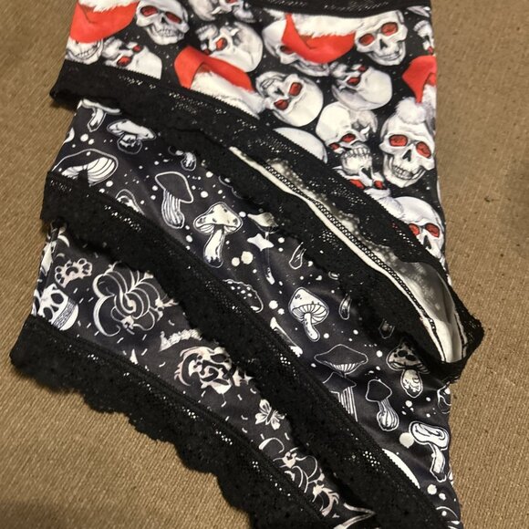 Morvia 3pk lace trim Skater goth Emo panties 2X plus size skulls Santa Hats Mush - Picture 12 of 12